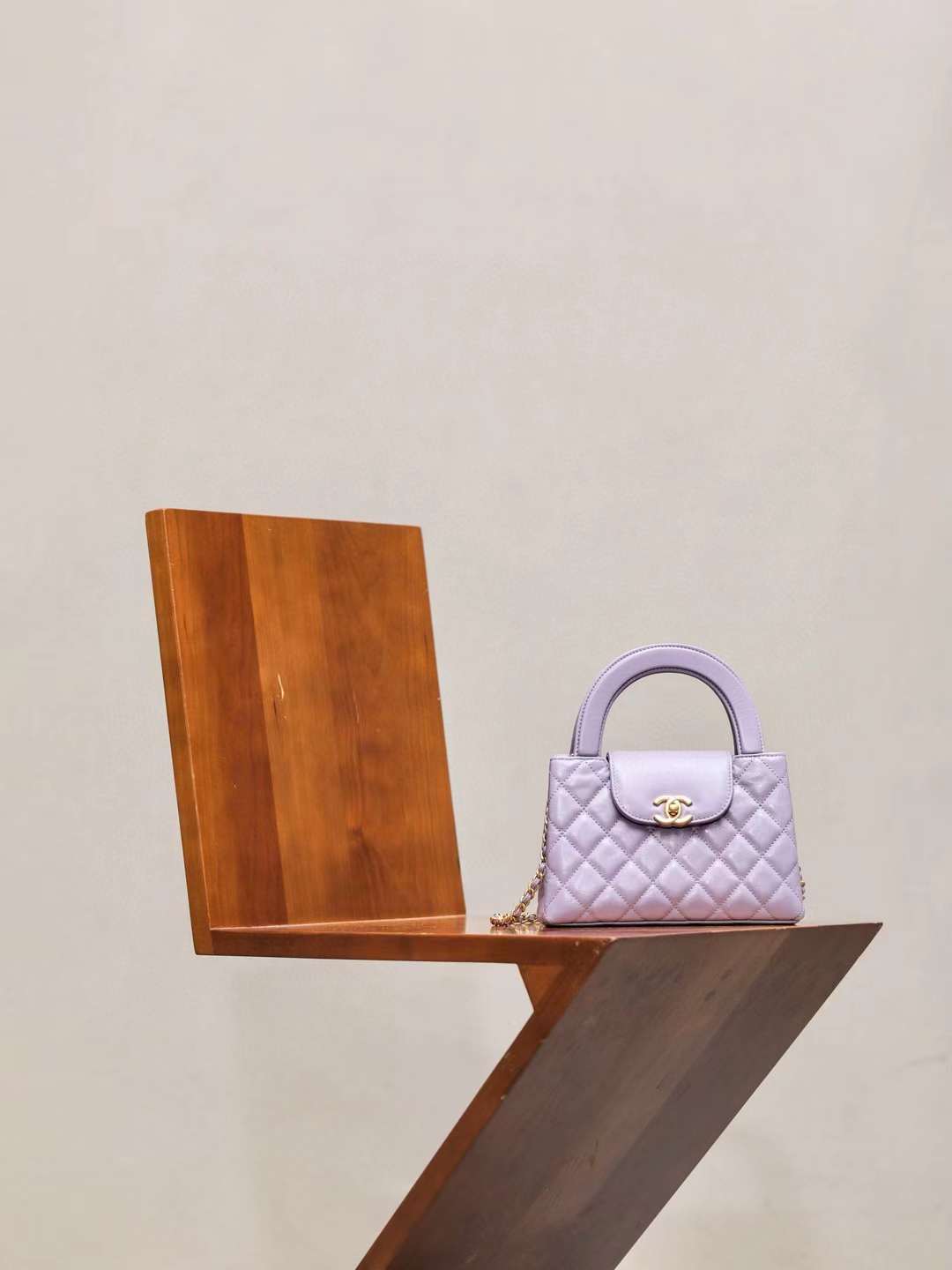 Chanel 24S vintage kelly bag view 2