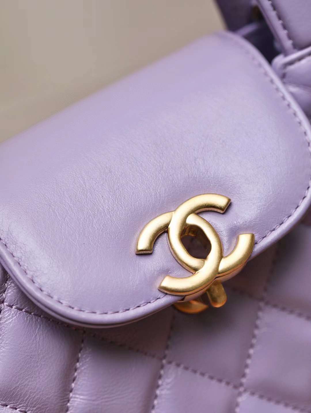 Chanel 24S vintage kelly bag view 3