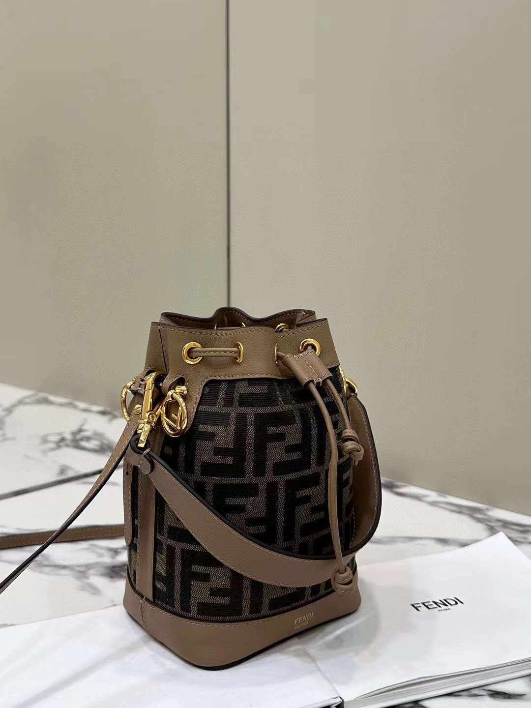 Fendi Mon Tresor Bucket bag view 3