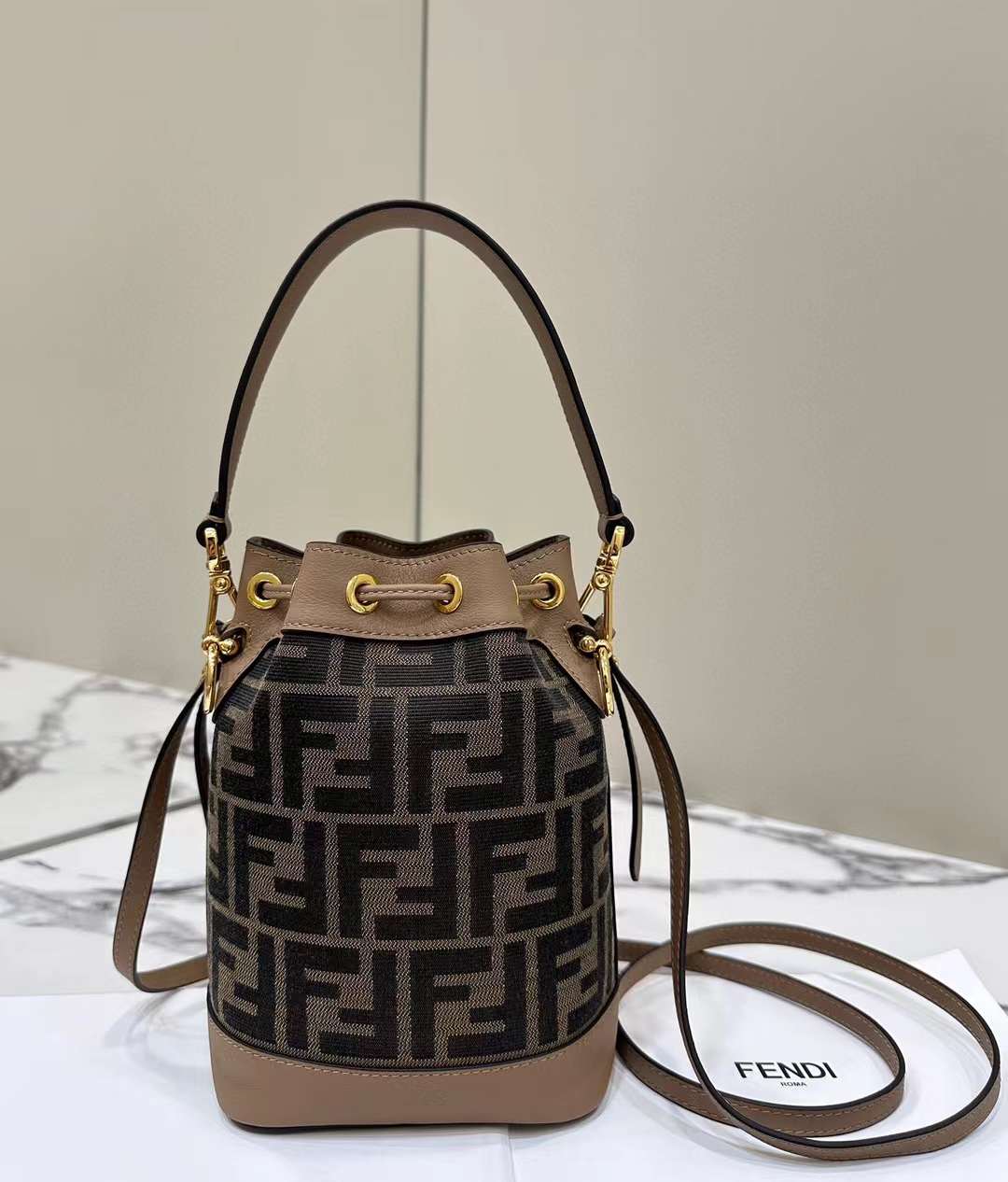 Fendi Mon Tresor Bucket bag view 4