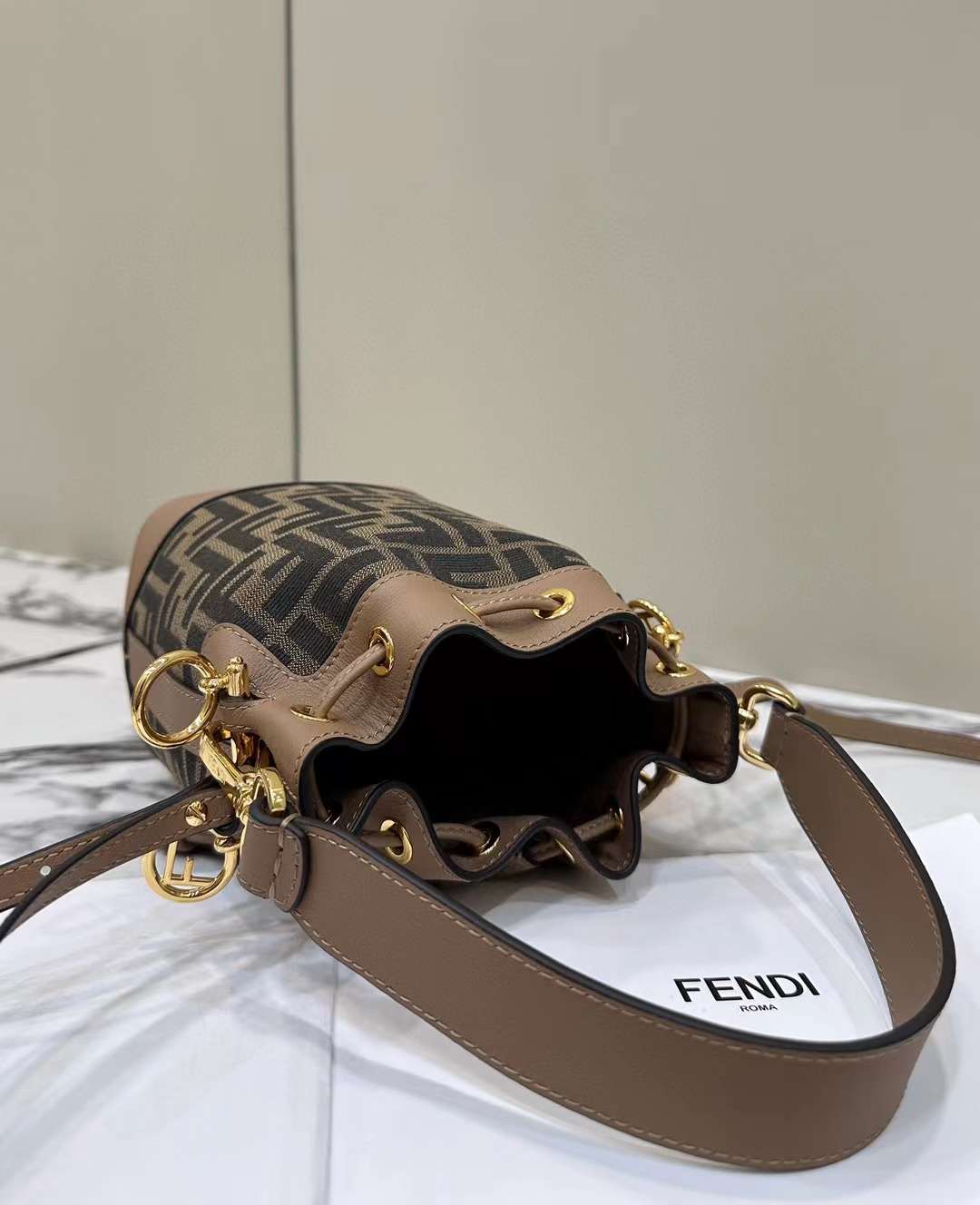 Fendi Mon Tresor Bucket bag view 5