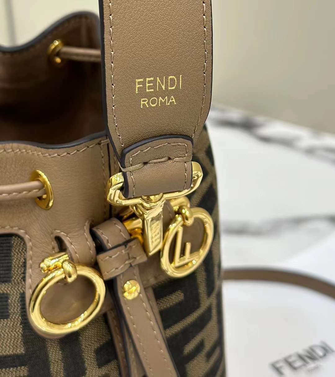 Fendi Mon Tresor Bucket bag view 8