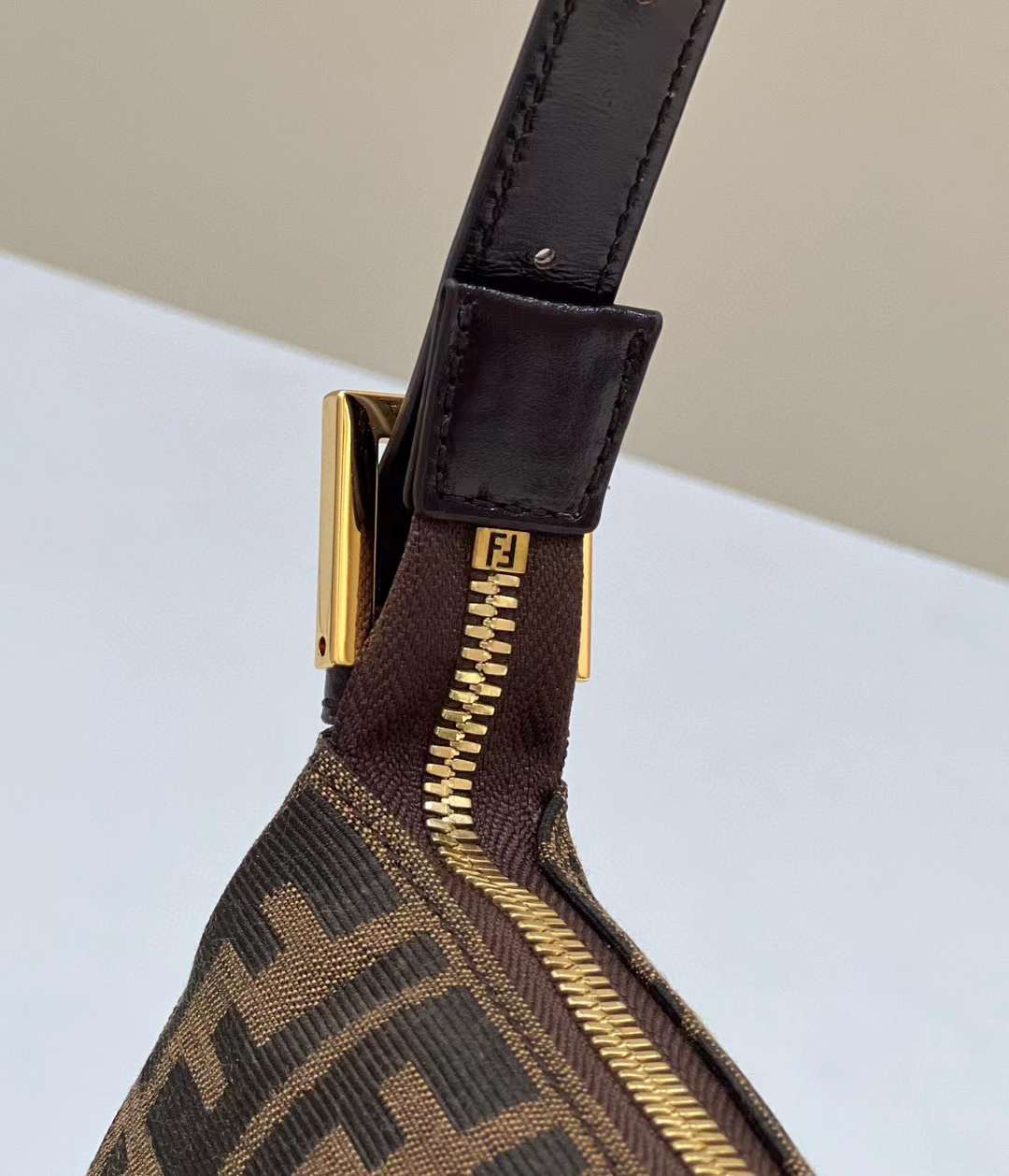 Fendi cloth Underarm bag view 4