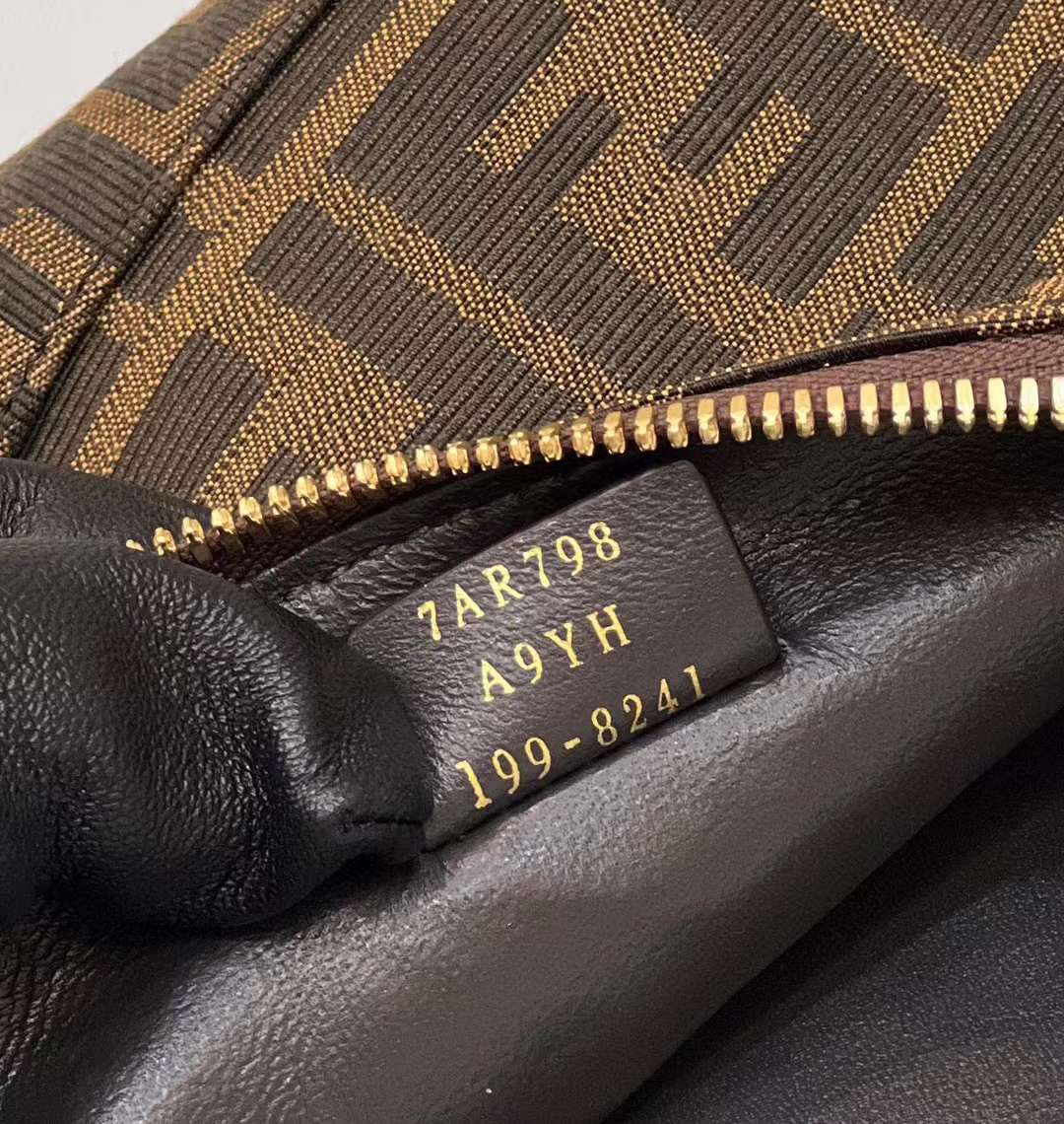 Fendi cloth Underarm bag view 8