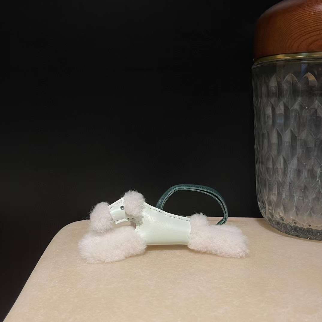 Hermès Budy puppy pendant view 15