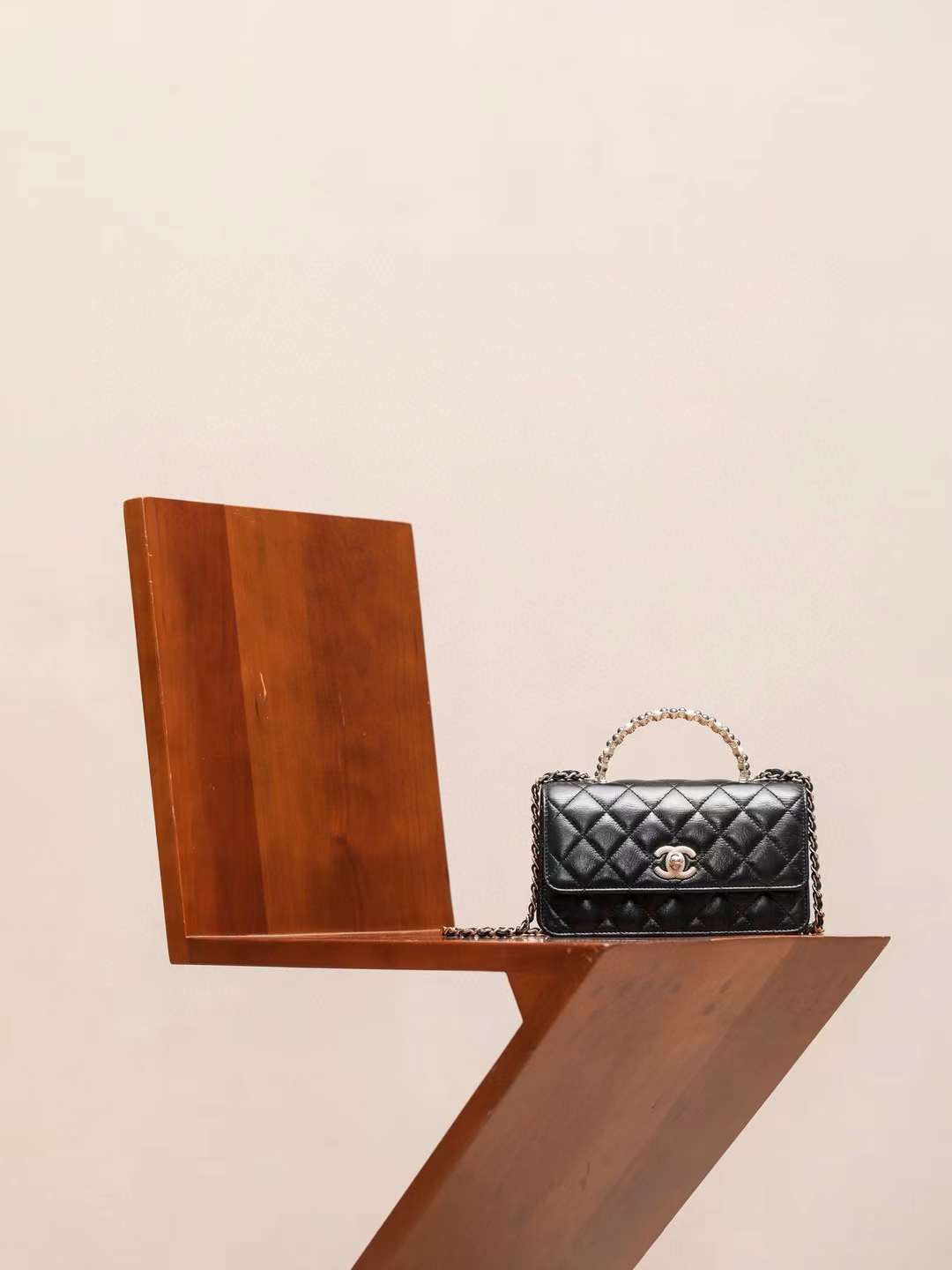 Chanel 24P Pearl woc bag view 4