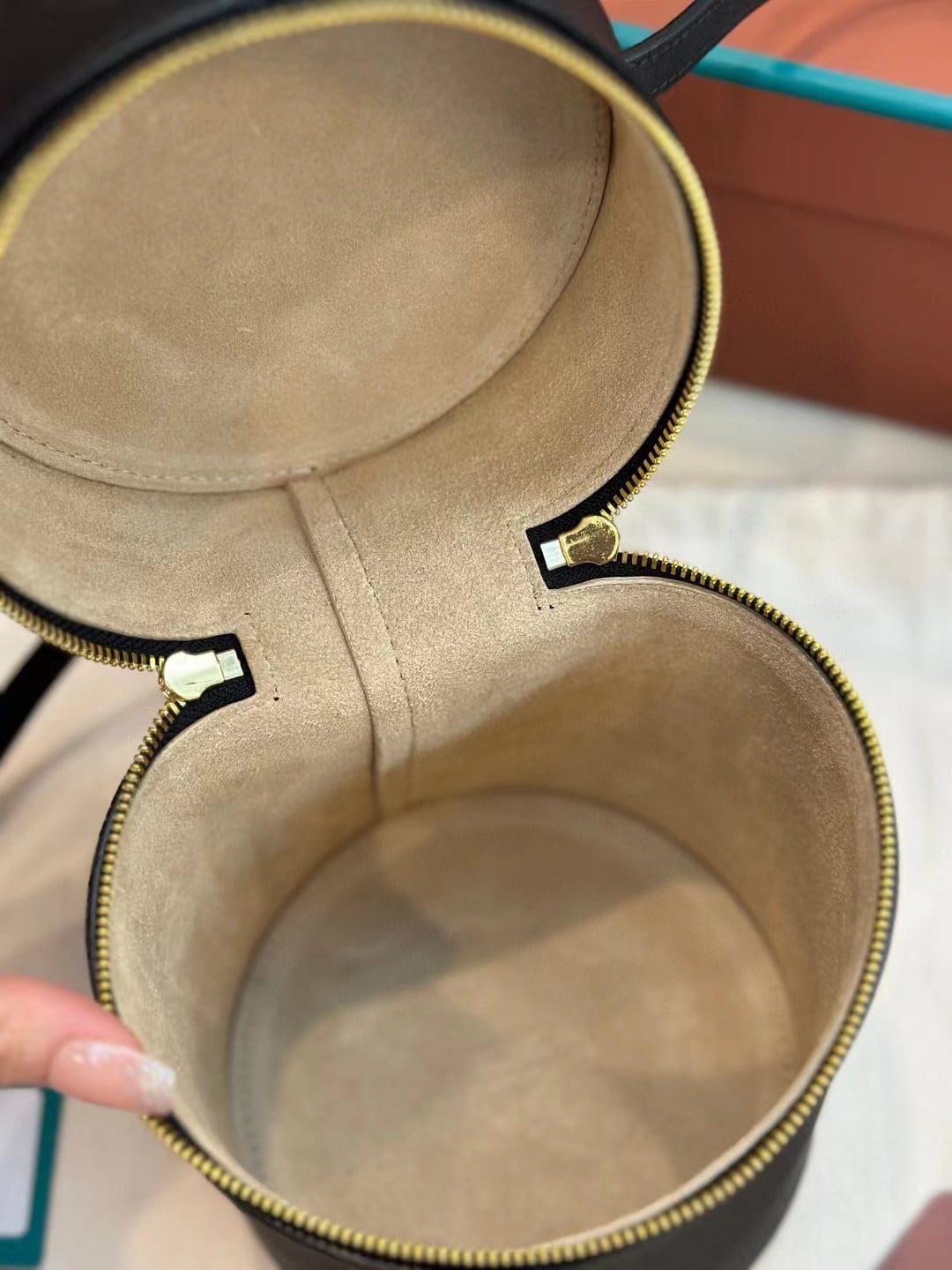 Loro Piana Extra Case view 16