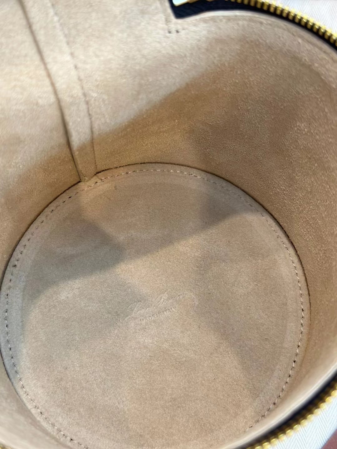 Loro Piana Extra Case view 17