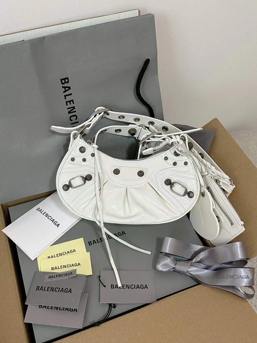 Balenciaga Le Cagole Shoulder Bag view 4