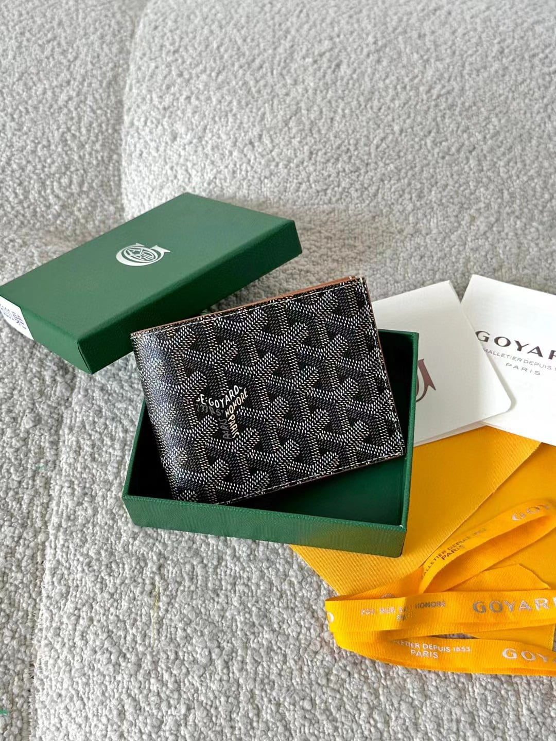 Goyard Victoire Wallet view 4