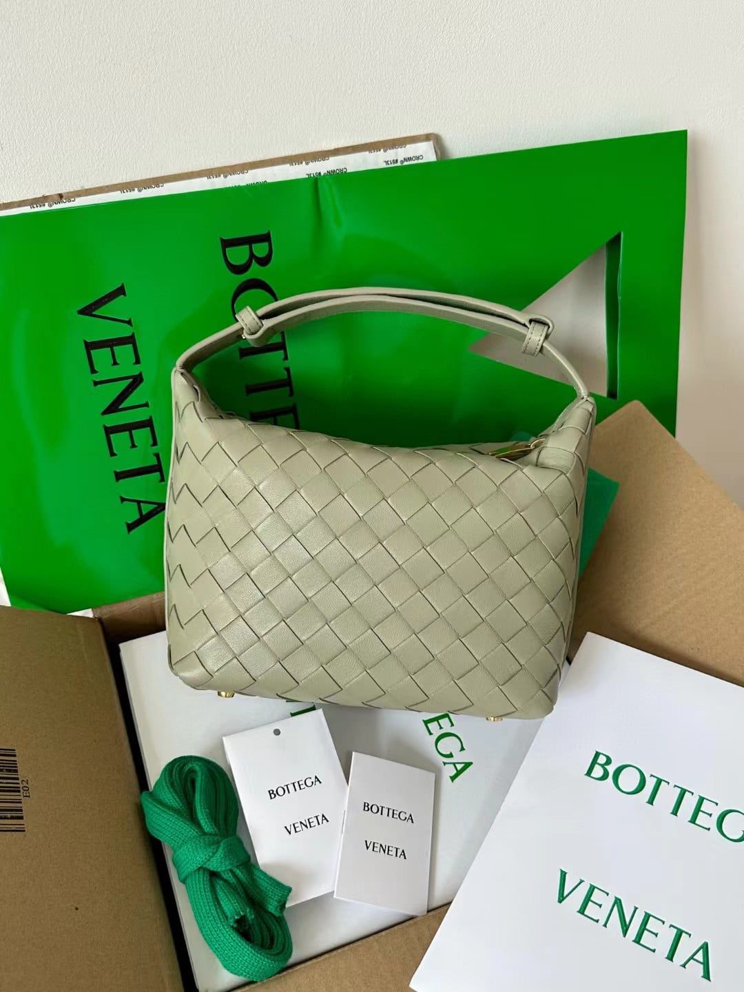 Bottega Veneta Mini Wallace view 1