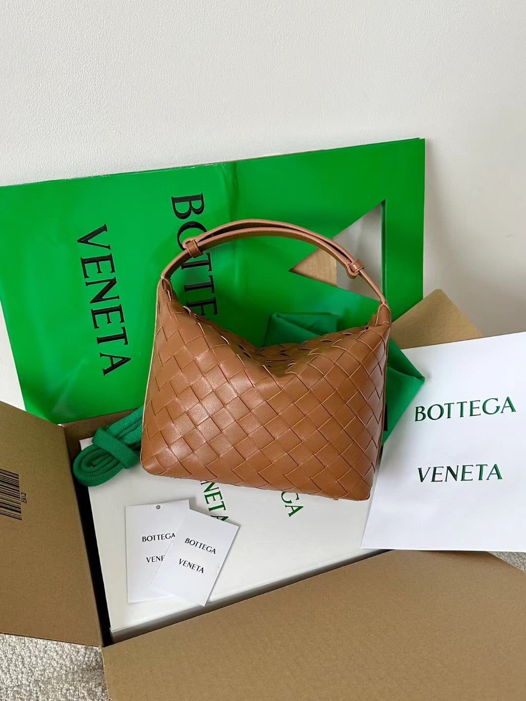Bottega Veneta Mini Wallace view 2