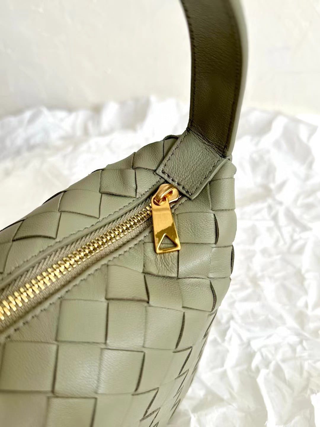 Bottega Veneta Mini Wallace view 8