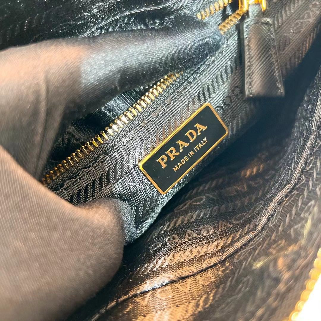 Prada Re-Edition 1995 Bag 1BG468 view 8