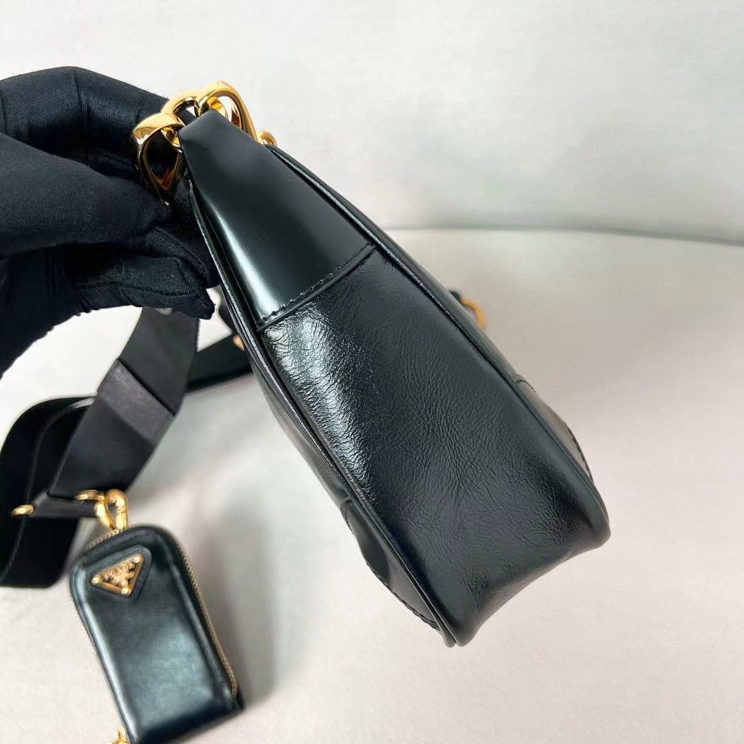 Prada Re-Edition 2005 Leather Bag 1BH204 view 3