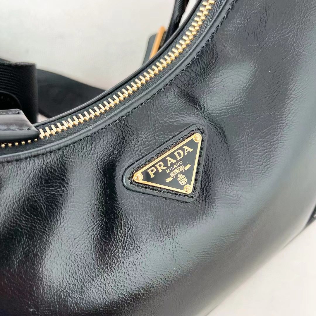 Prada Re-Edition 2005 Leather Bag 1BH204 view 5