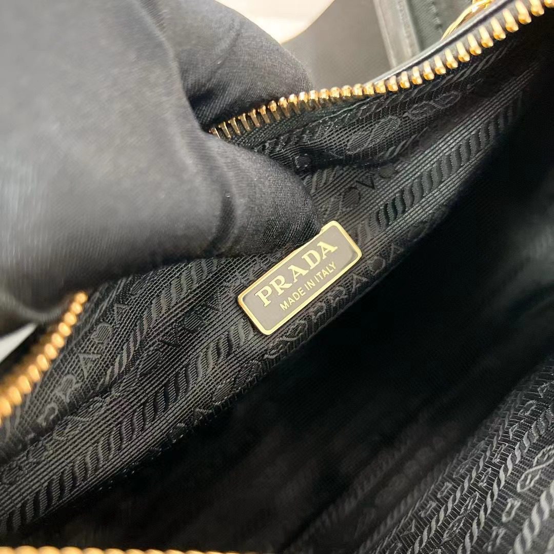 Prada Re-Edition 2005 Leather Bag 1BH204 view 6