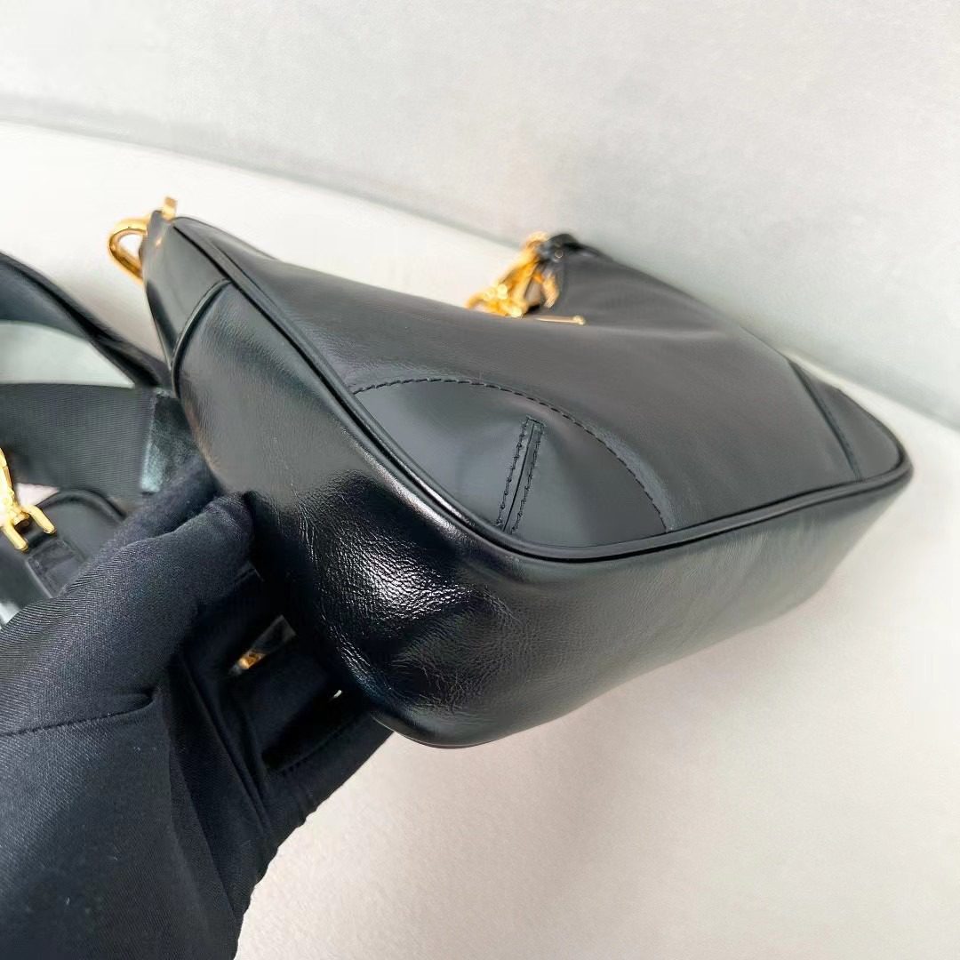 Prada Re-Edition 2005 Leather Bag 1BH204 view 9