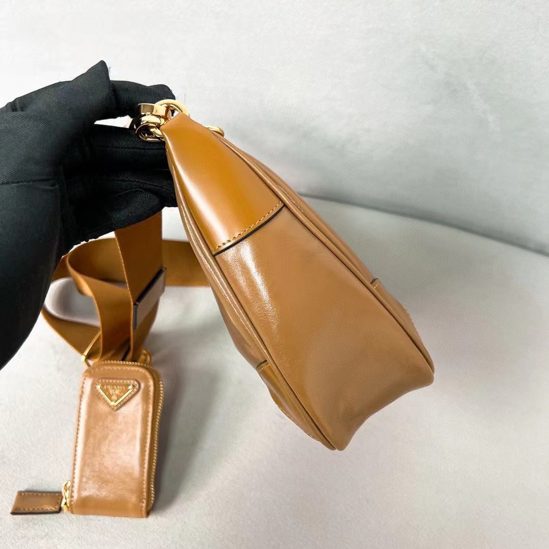 Prada Re-Edition 2005 Leather Bag 1BH204 view 3