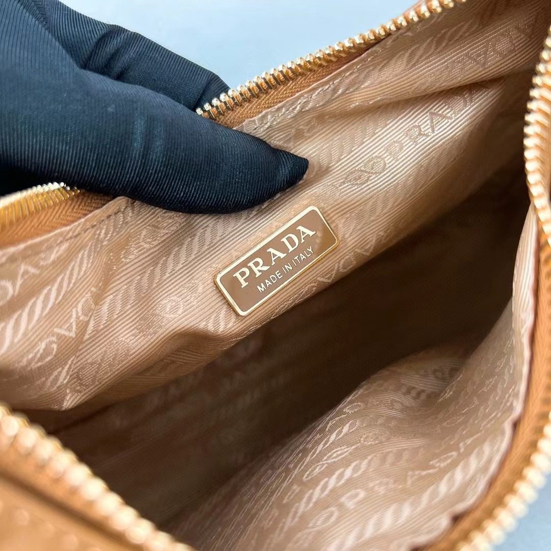 Prada Re-Edition 2005 Leather Bag 1BH204 view 9