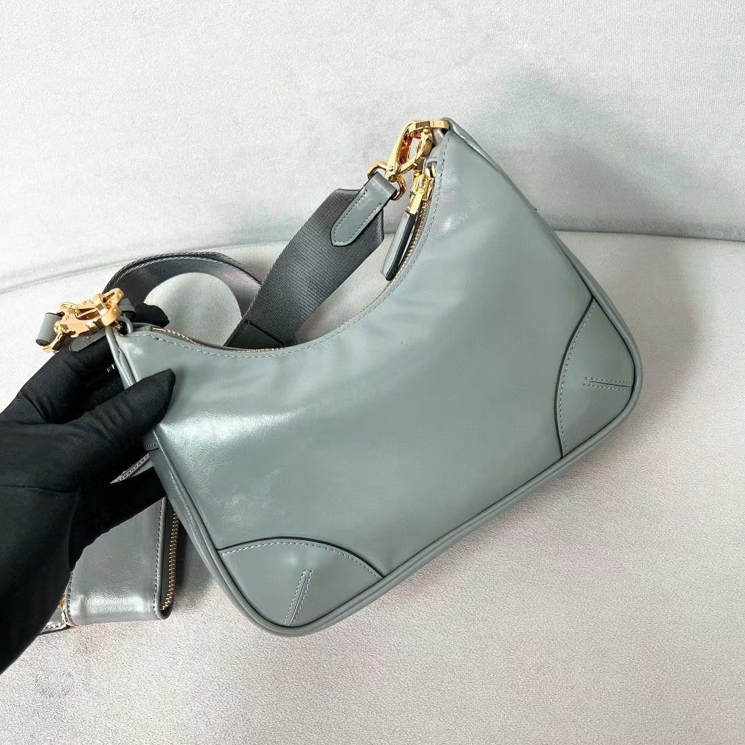 Prada Re-Edition 2005 Leather Bag 1BH204 view 4