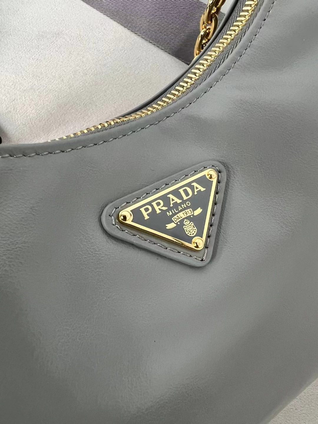 Prada Re-Edition 2005 Leather Bag 1BH204 view 6