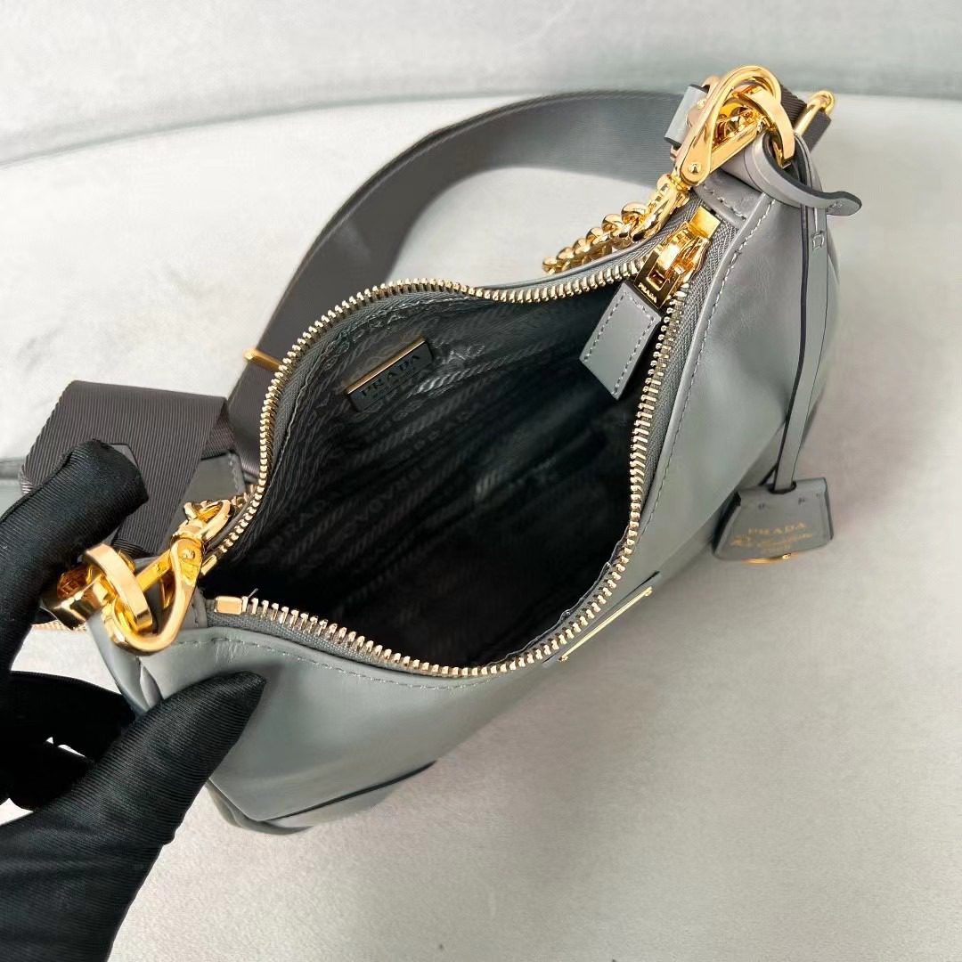 Prada Re-Edition 2005 Leather Bag 1BH204 view 8