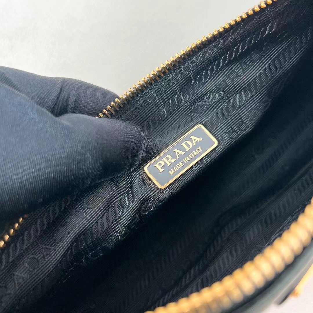 Prada Re-Edition 2002 Small Leather Shoulder Bag 1BC201 view 9