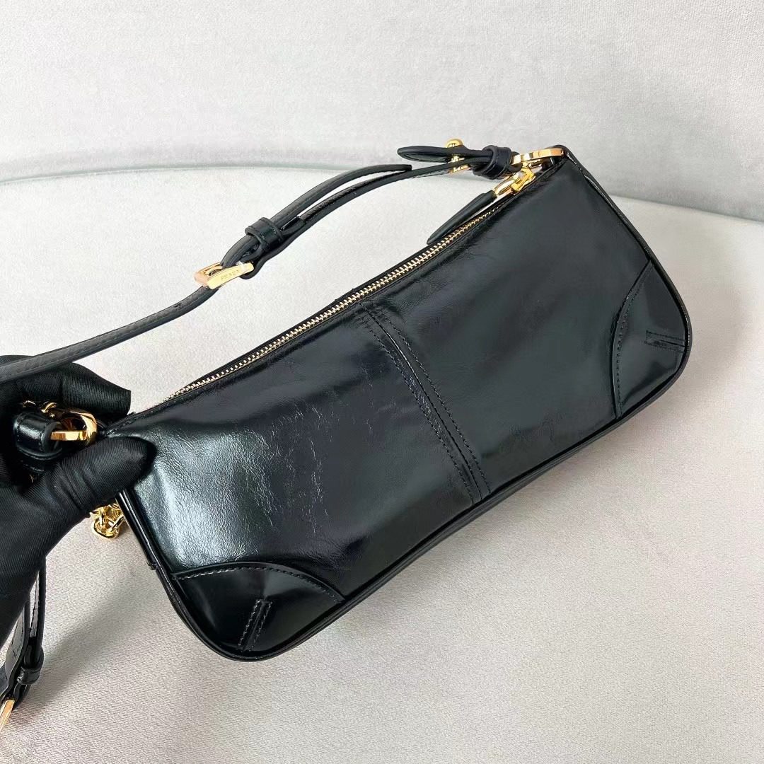 Prada Re-Edition 2002 Medium Leather Shoulder Bag 1BC221 view 5