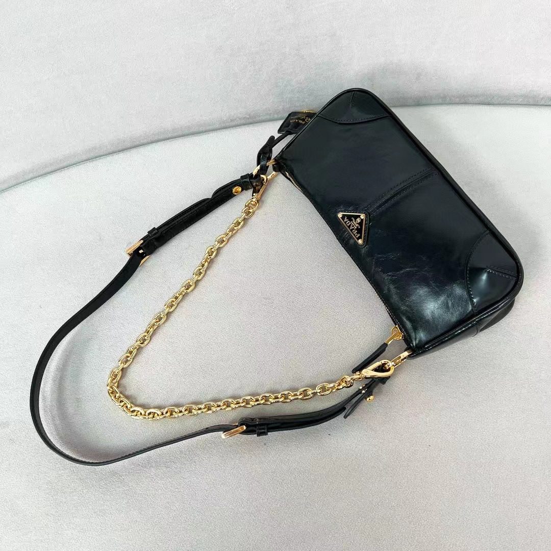 Prada Re-Edition 2002 Medium Leather Shoulder Bag 1BC221 view 6