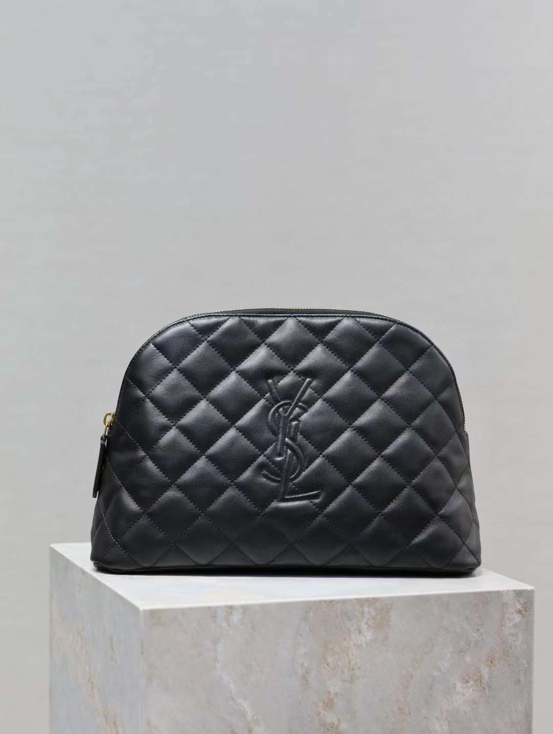 Saint Laurent Le Cassandre Vanity view 1