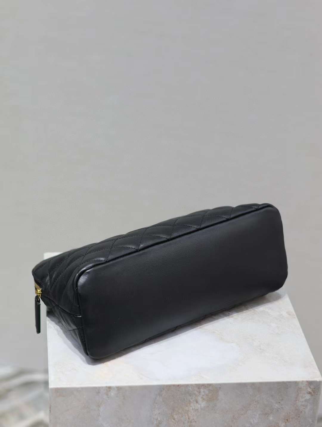 Saint Laurent Le Cassandre Vanity view 7