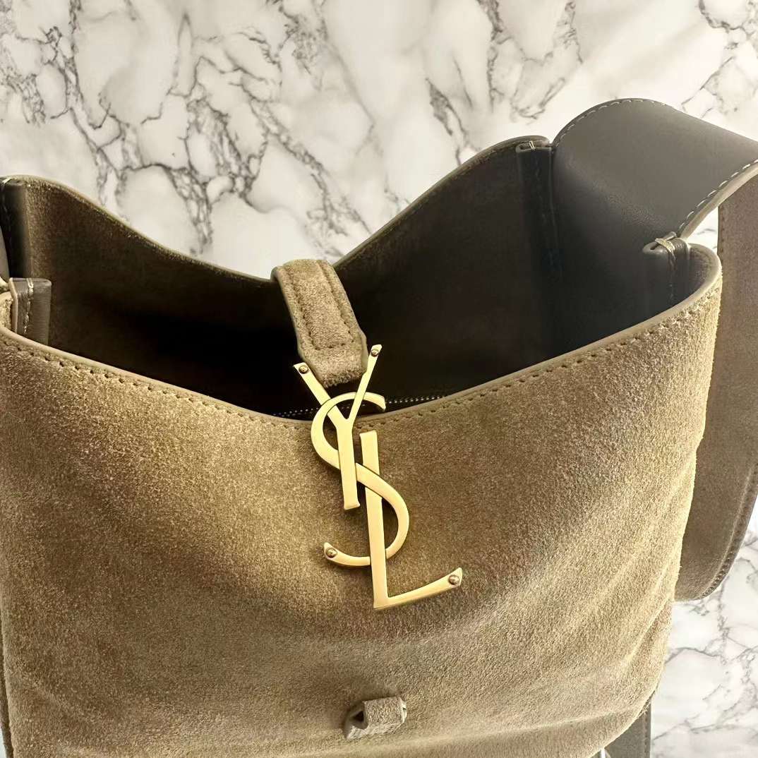 Saint Laurent LE 5 À 7 Hobo Bag view 6