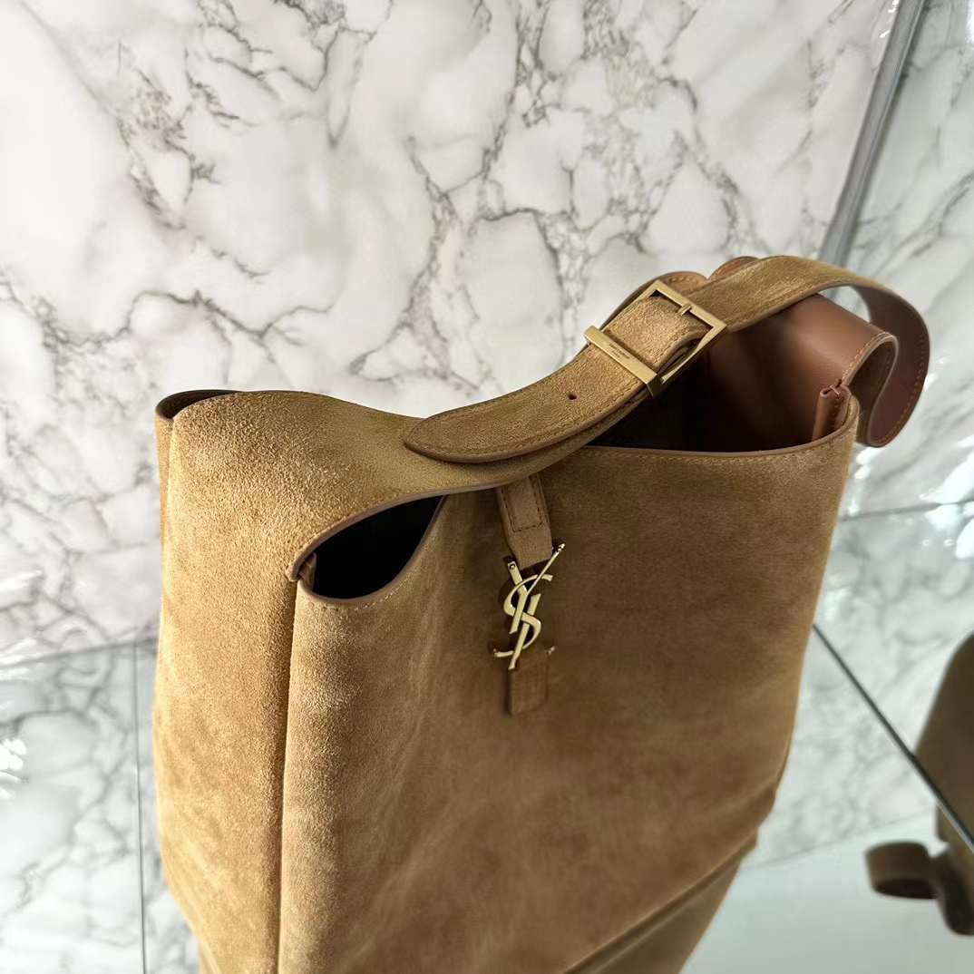 Saint Laurent LE 5 À 7 Hobo Bag in Lambskin view 3