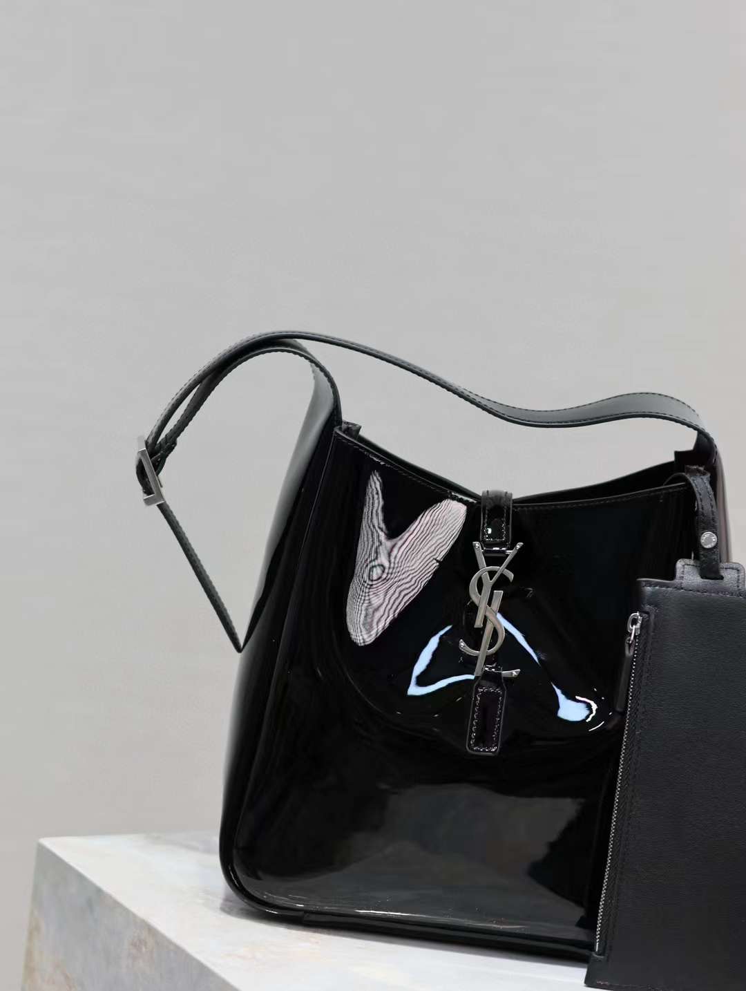 Saint Laurent LE 5 À 7 Hobo Bag in Patent Leather view 6