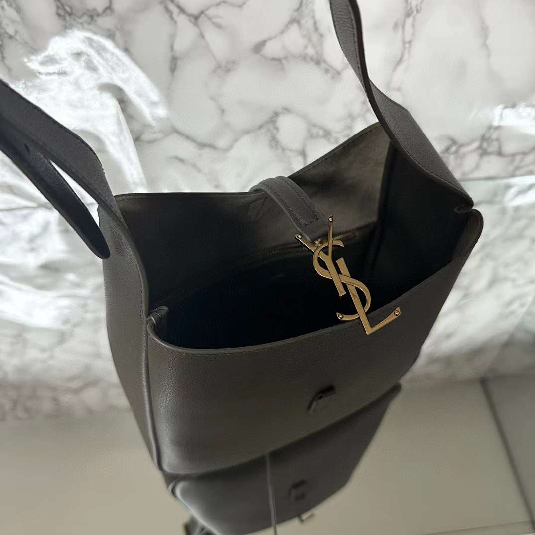 Saint Laurent LE 5 À 7 Hobo Bag view 4
