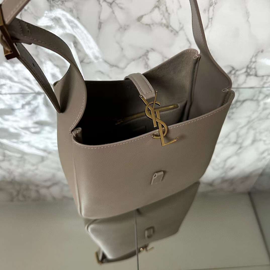 Saint Laurent LE 5 À 7 Hobo Bag view 4