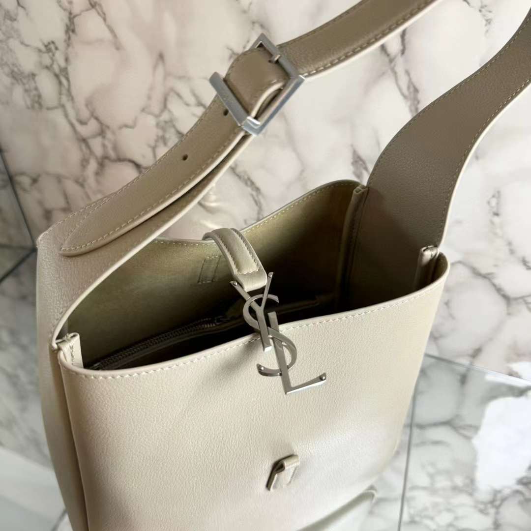 Saint Laurent LE 5 À 7 Hobo Bag view 6