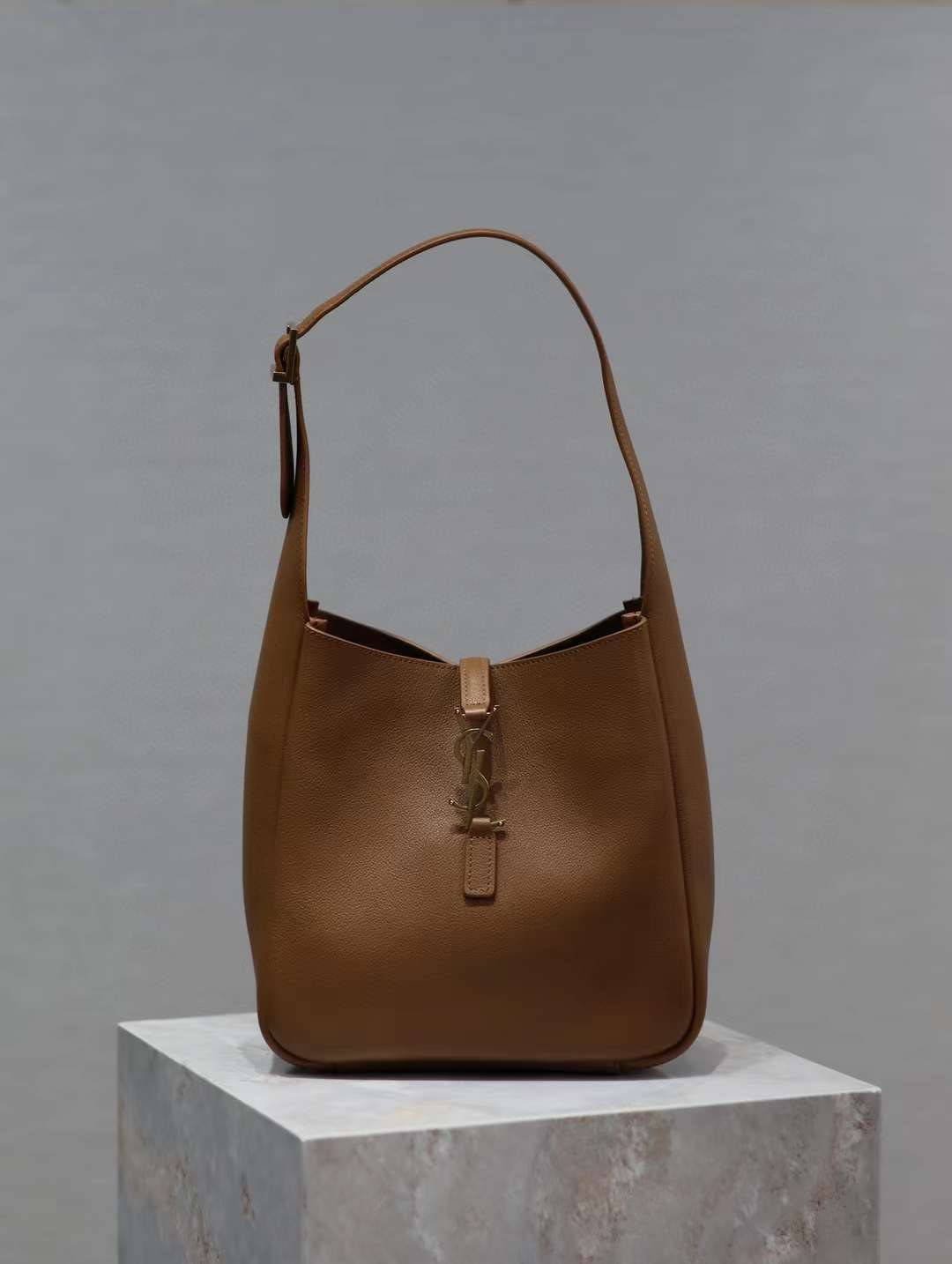 Saint Laurent LE 5 À 7 Hobo Bag view 1