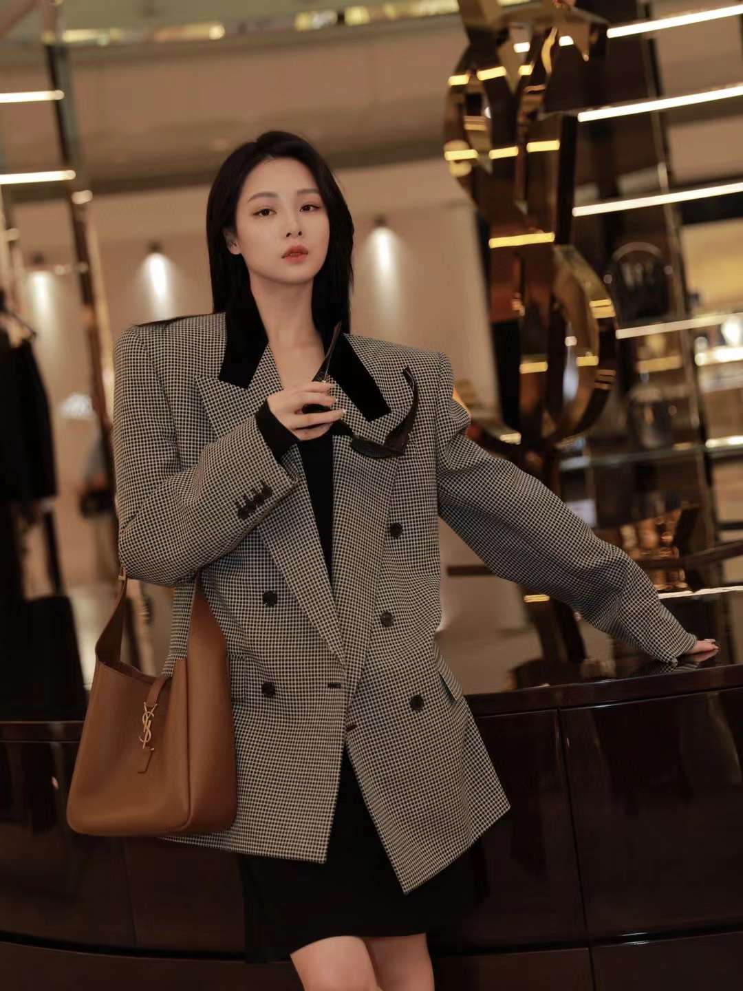 Saint Laurent LE 5 À 7 Hobo Bag view 8