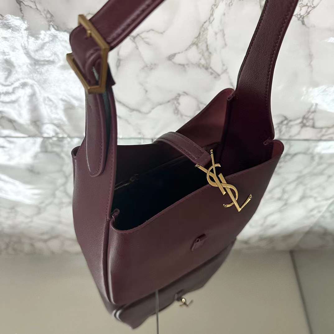 Saint Laurent LE 5 À 7 Hobo Bag view 7