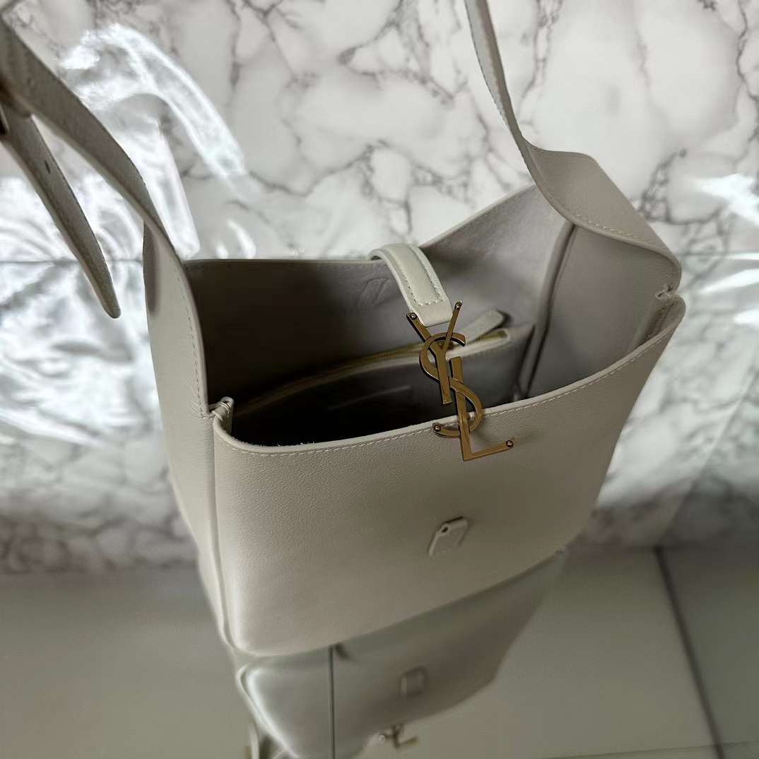 Saint Laurent LE 5 À 7 Hobo Bag view 8