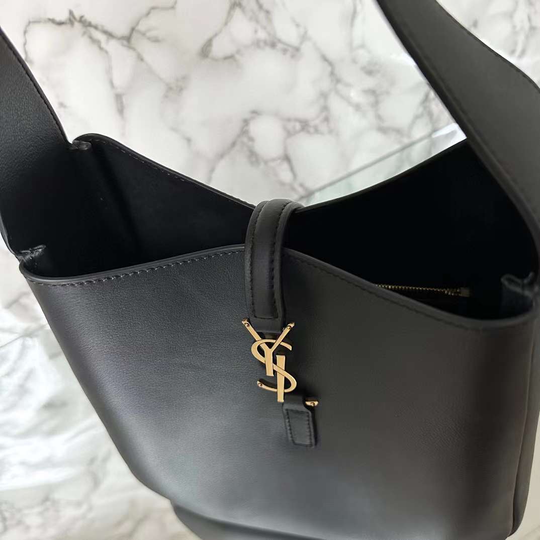 Saint Laurent LE 5 À 7 Hobo Bag in Suede view 2