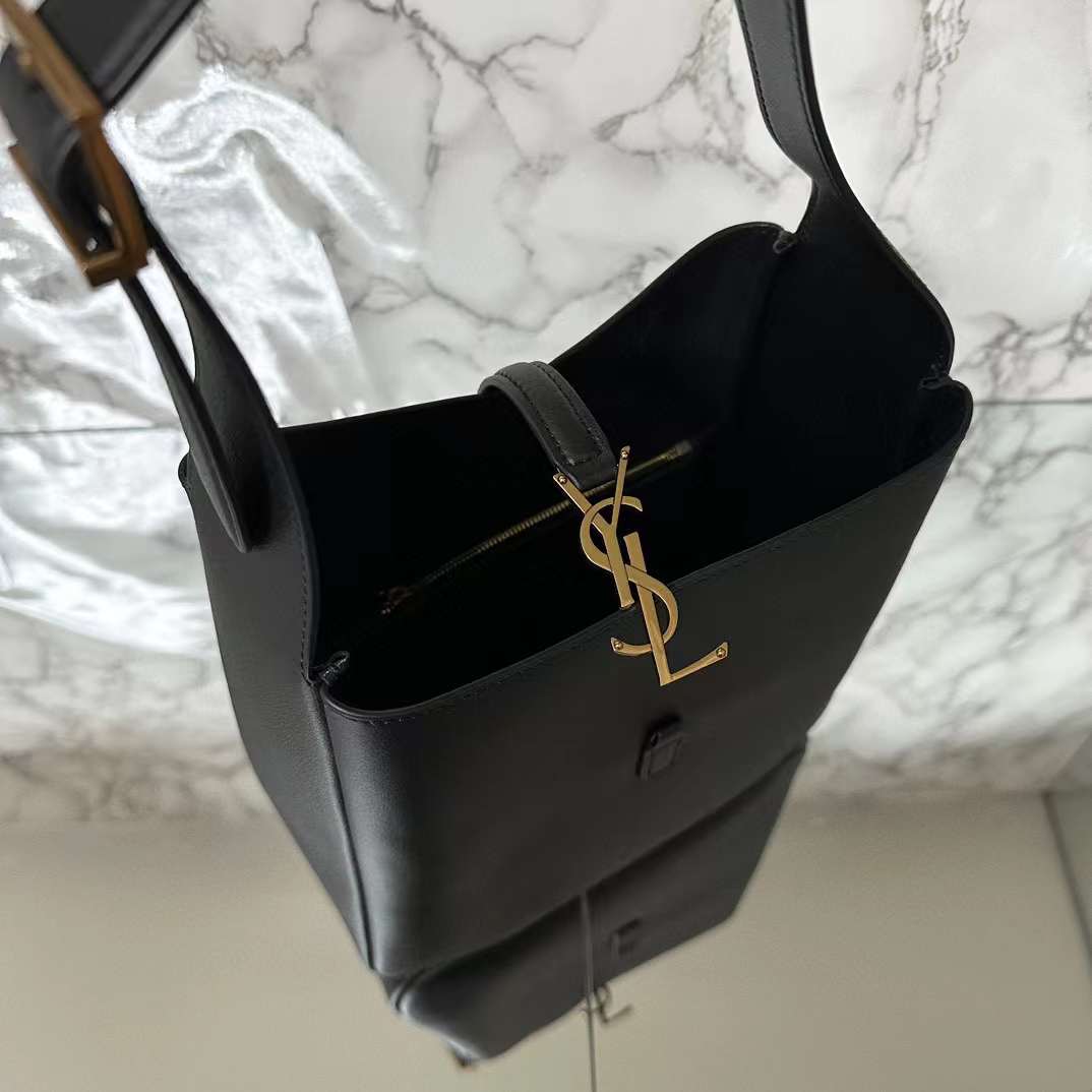 Saint Laurent LE 5 À 7 Hobo Bag in Suede view 3