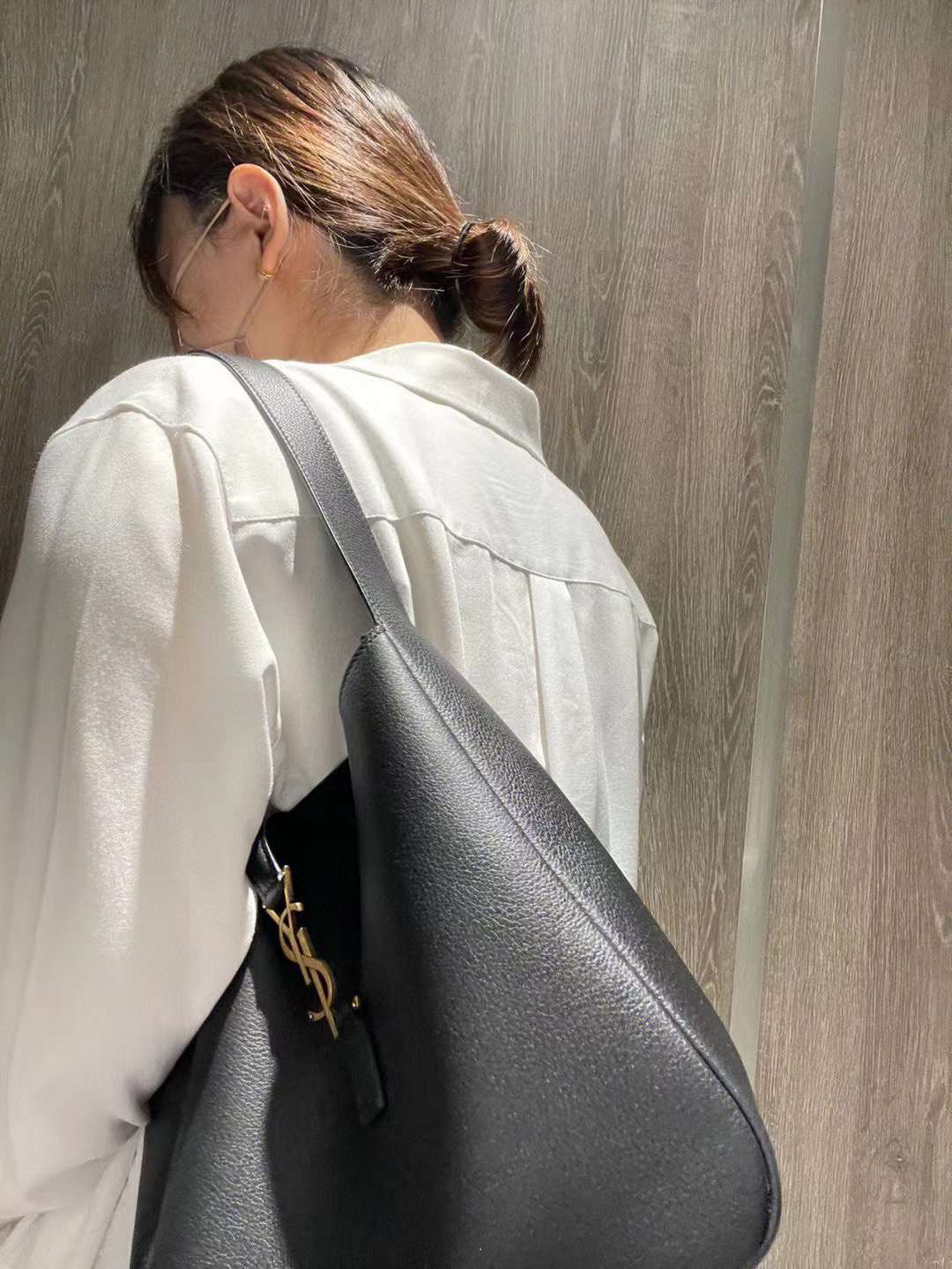Saint Laurent LE 5 À 7 Hobo Bag in Suede view 8