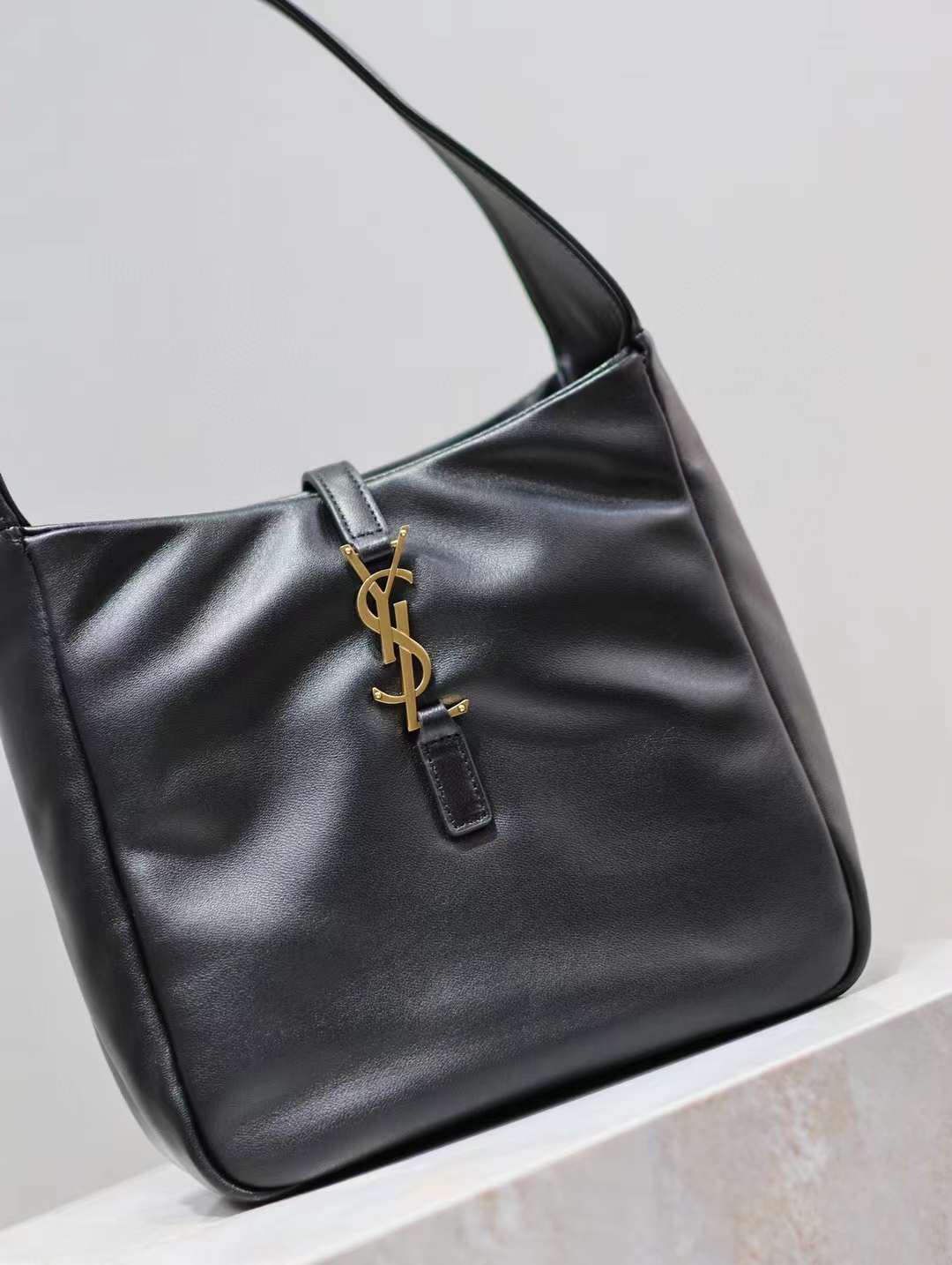 Saint Laurent LE 5 À 7 Hobo Bag in Suede view 2