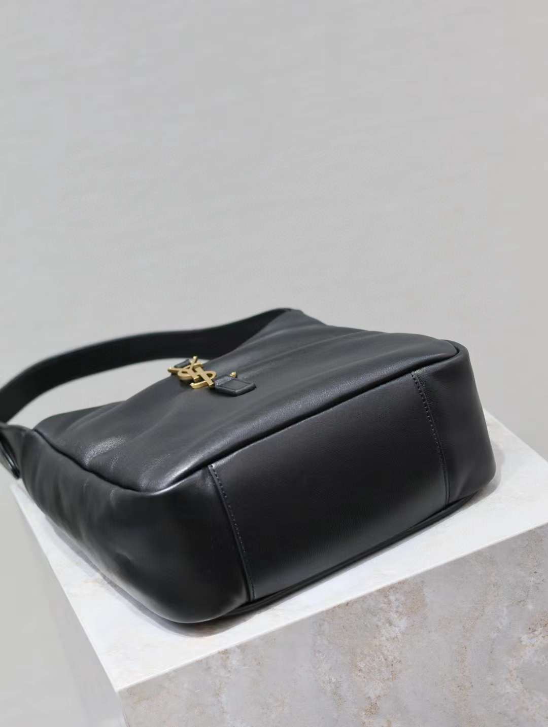Saint Laurent LE 5 À 7 Hobo Bag in Suede view 4