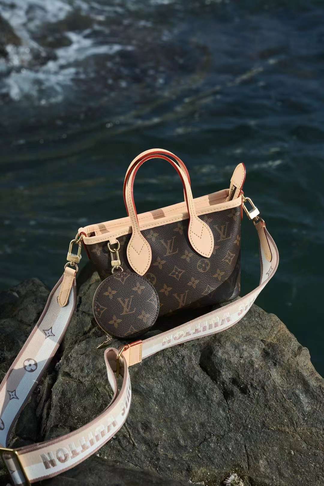 Louis Vuitton Neverfull Bb Bag M46704 view 1