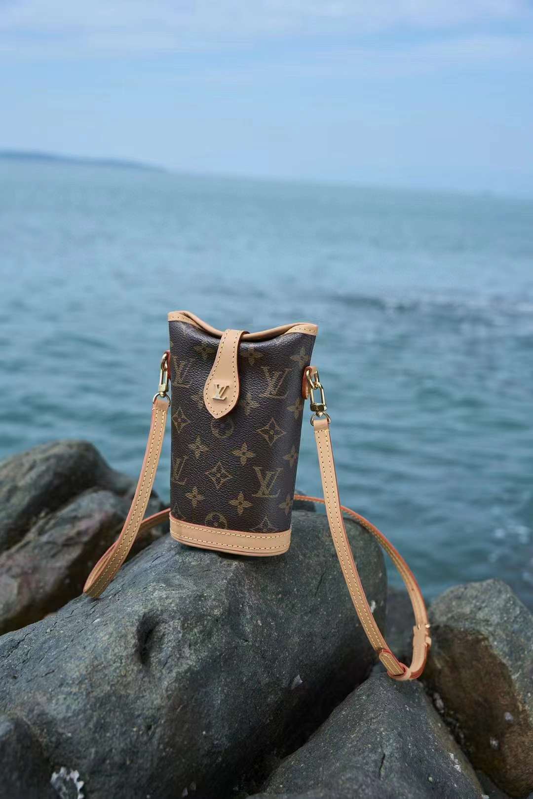 Louis Vuitton Fold Me Bag M80874 view 1