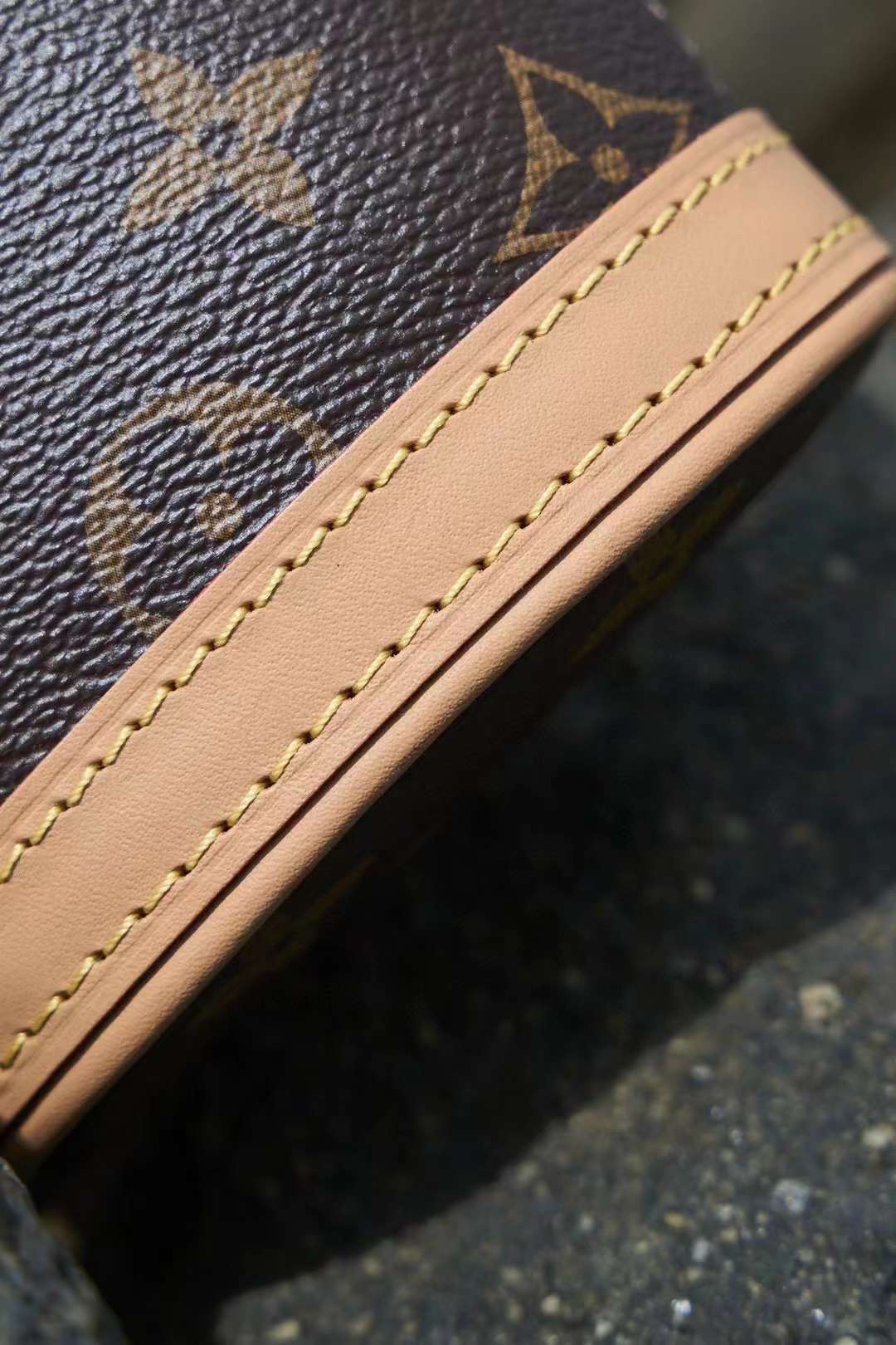 Louis Vuitton Fold Me Bag M80874 view 4